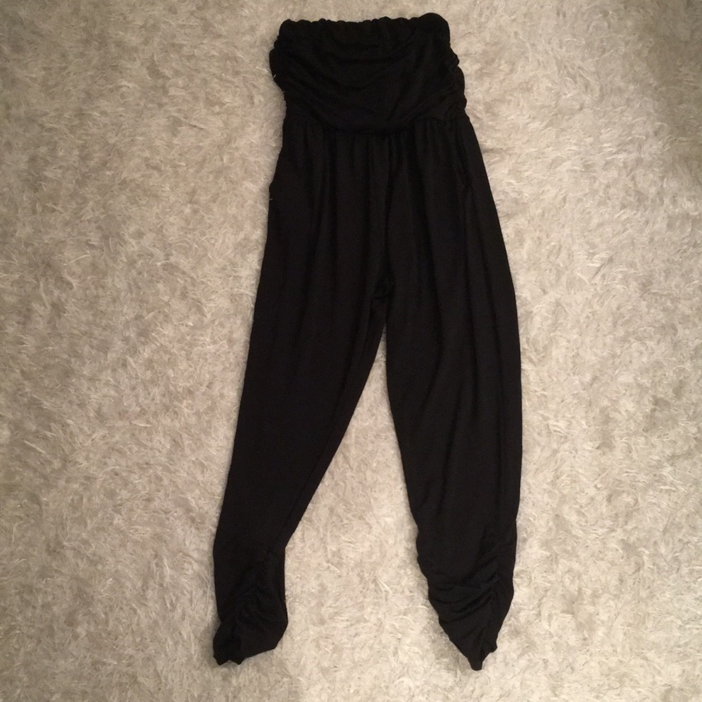 HOT black jumper w pockets!